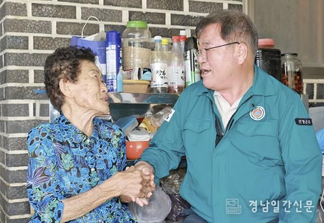 이승화 산청군수, 극한호우 피해 국가유공자 가정 위문