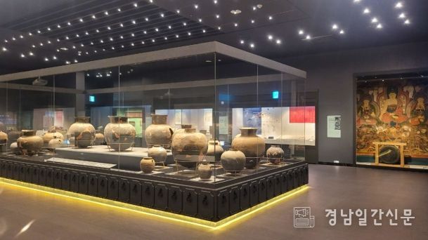 1. 창녕박물관 대형토기 전시