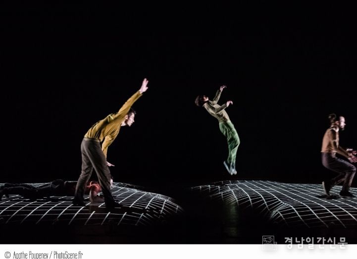 △ 프랑스 현대 무용 <픽셀>의 한 장면