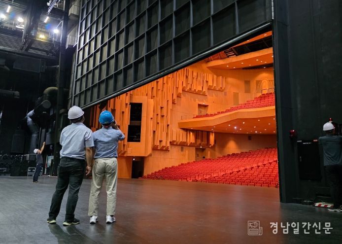 대공연장 무대 방화막 시스템 교체 및 주요 무대 시설 점검
