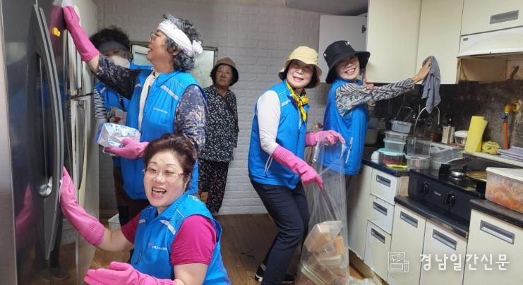 남해군 말끄미 정리수납봉사단, 전문교육 마친 후 첫 봉사활동