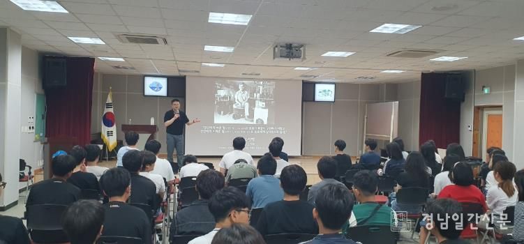 ‘디지털 시대, 청소년 핵심 역량과 AI 리터러시’