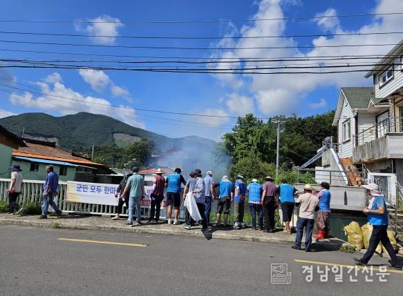 하동군 옥종면, ‘자원순환의 날’ 맞아 깨끗한 거리 되찾아