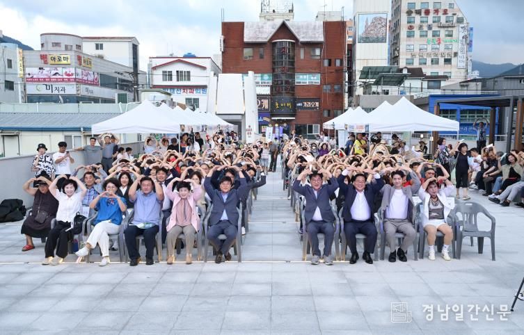 “거제리본플라자서 열린 ‘리본 나이트’, 시민과 함께 성공적 마무리