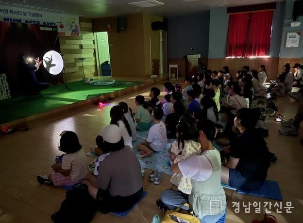책과 마술이 만나는 순간, 거제시립아주도서관 ‘도서관에 온 마술선물상자’ 성황리에 열려