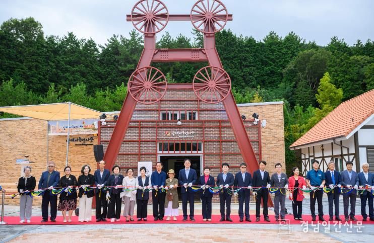 남해군 파독전시관 리모델링 준공식 개최