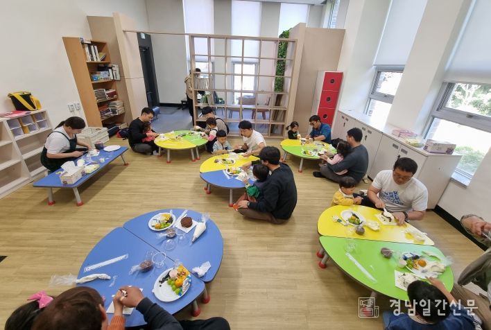 고성군 15인의 아빠단 ‘아빠랑 놀자!’ 우리가족 행복 프로젝트 시작(해당사진은'23년 고성군, ‘함께하는 육아, 놀아주는 아빠’ 프로그램 운영' 사진입니다)