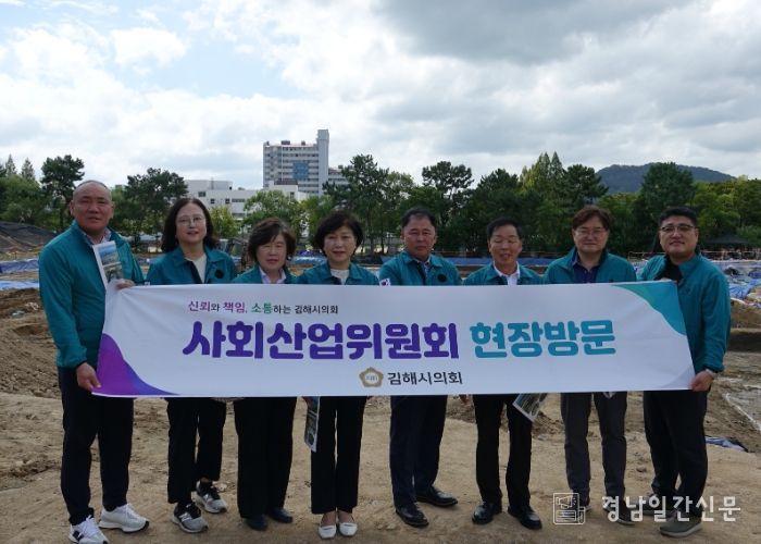 김해시의회 사회산업위원회, 구지봉 보호구역 2차 발굴조사 현장, 김해 와인동굴 현장방문 실시