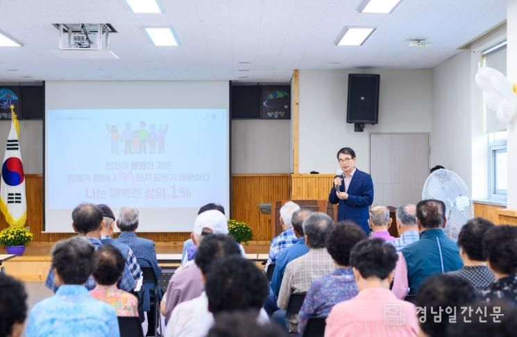 장충남 남해군수, 노인대학 특강 = 남면노인대학 특강.