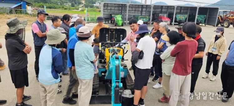 함양군, 귀농귀촌인 15명 농업용 소형굴착기 현장교육