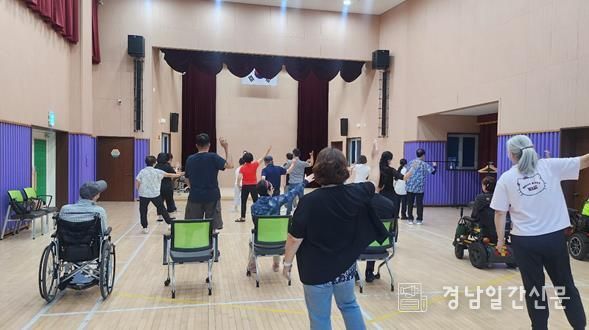 김해시서부장애인종합복지관 찾아가는 학습드림(Dream) “함께춤바” 프로그램 개강