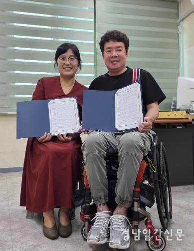 경남척수장애인협회 거창군지회와 ㈜와이즈교육 51사업단, AI 활용 역량 강화 업무협약 체결