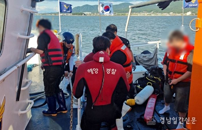사천해경, 사천 광포항 인근 해상 전복선박 승선원 7명 전원 구조