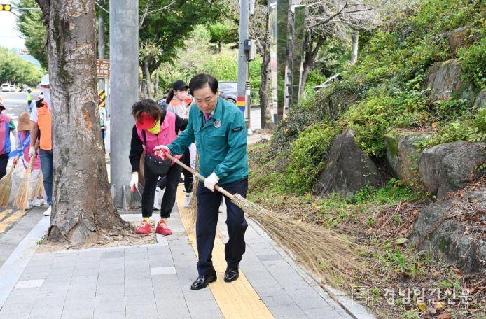 대한민국 새단장 합동 캠페인 진행 모습