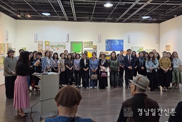 김해문화의전당 작품 2,000여점 전시