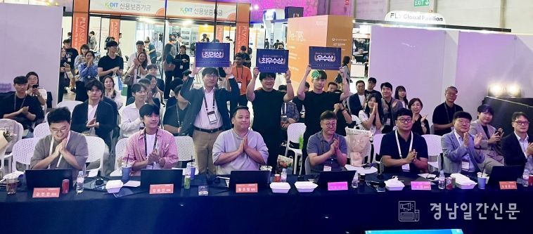 경상국립대학교 창업중심대학사업단이 9월 22일 부산 벡스코에서 ‘G-Connect IR & Network’ IR 데모데이를 개최했다. 참가 기업 대표가 투자 심사역을 대상으로 IR 피칭을 진행하고 있다.