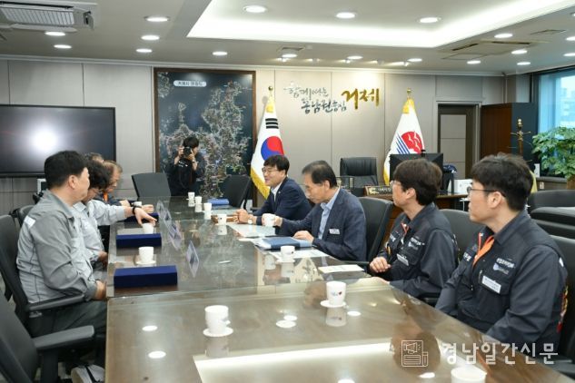 거제시, 제22회 조선해양의 날 기념 시정유공 모범노동자 표창패 수여식 열어