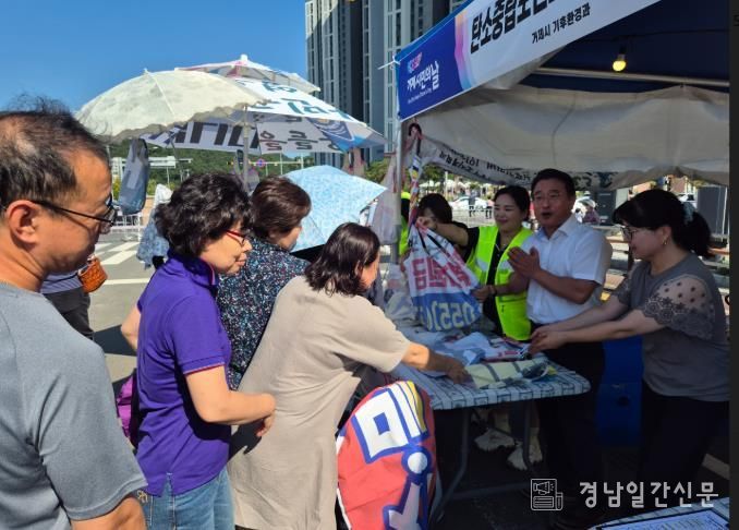 거제시, 폐현수막이 만든 장바구니 시민들에 인기