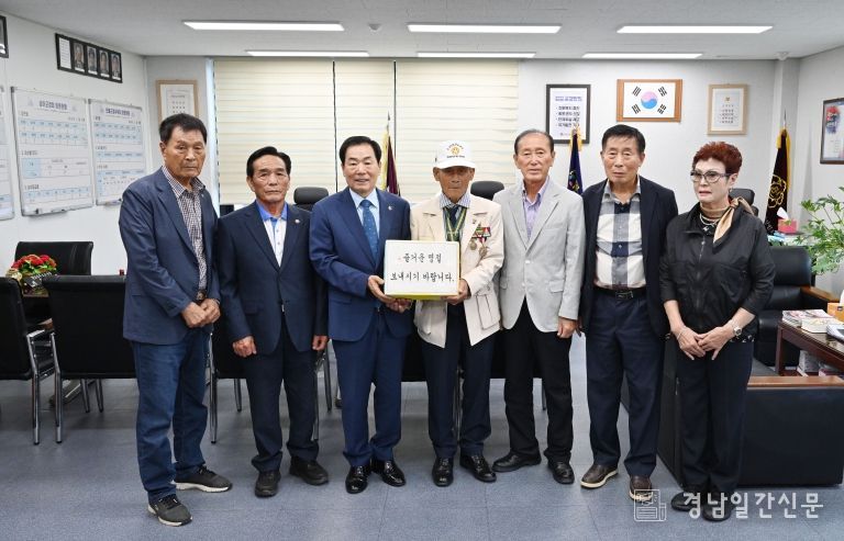 창녕군 한가위 맞아 어려운 군민 위문 실시1(보훈회관)