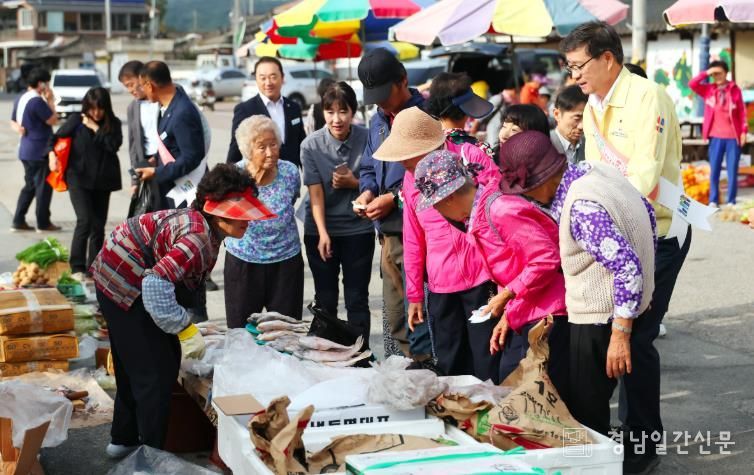 진병영 함양군수 추석 앞두고 안의전통시장서 소통의 시간 가져
