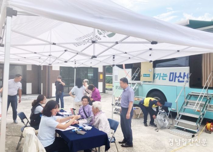 함양군 보건소는 지난 9월 30일 마천면 보건지소에서 진행된 ‘2025년 하반기 찾아가는 마산의료원 무료검진사업’이 군민들의 호응 속에 마무리됐다고 밝혔다.