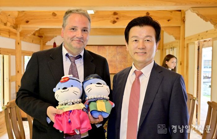 “진주 남강유등축제 개최를 축하드립니다” 프랑스 투레트市 관계자 진주방문‘눈길’