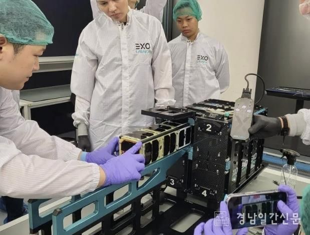 진주샛-1B 독일 엑소런치 최종점검 사진