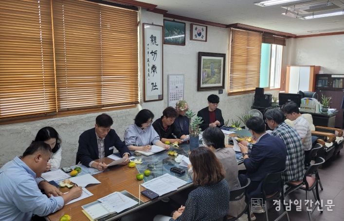 거제시, 섬꽃축제 연계 전통시장 활성화 방안 논의