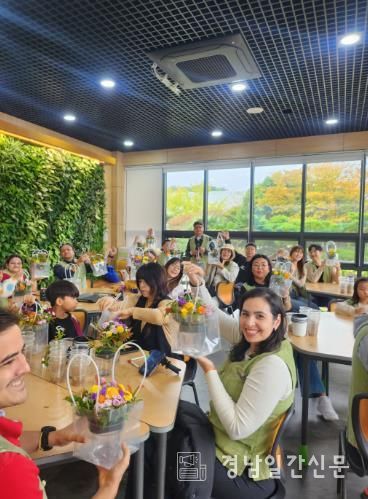 제19회 거제섬꽃축제, 다문화 노래자랑 및 글로벌 체험 프로그램 개최1(작년 참고사진)