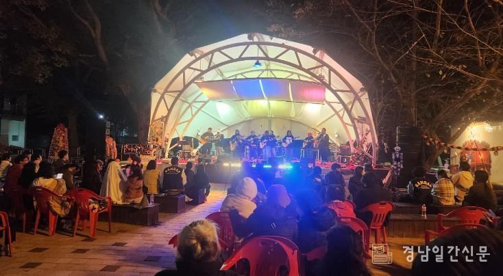 남해군 상주은모래밴드, 시월의 마지막 밤 음악으로 물들이다