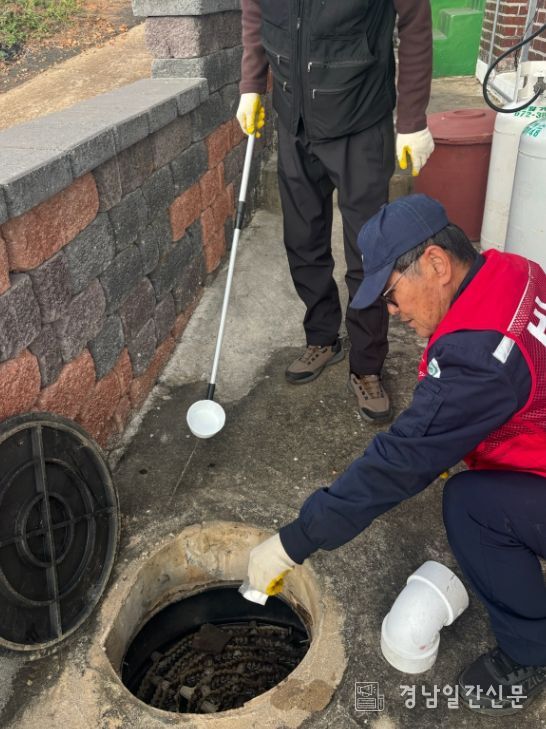 고성군보건소, 동절기 모기 유충 방제 사업