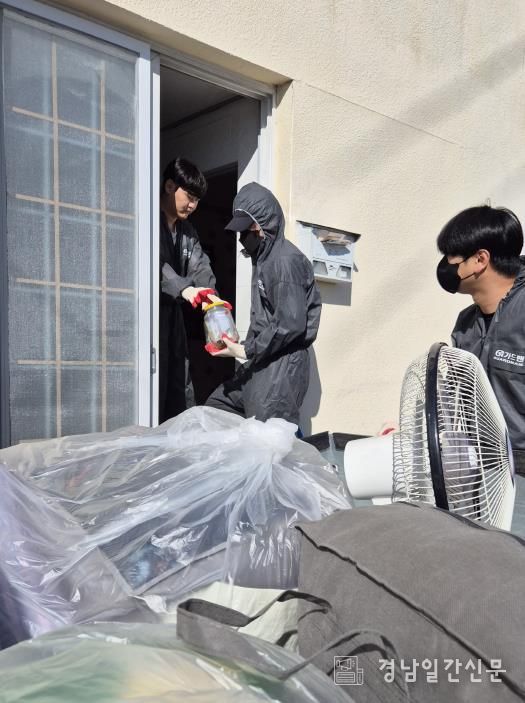 사천시 희망복지지원단, 한국경남태양유전(주) 배려봉사단과 함께 통합사례관리 가구 ‘주거환경개선 사업’ 실시