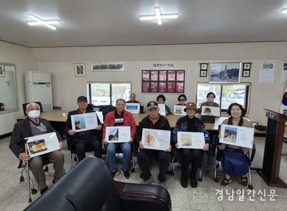 고성군, 하반기 디카시와 시낭송 '나만의 자서전 쓰기' 수료식 개최