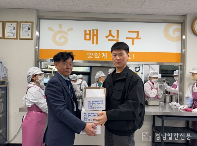 배우 겸 가수 주민우,구산사회복지관에 전역 기념 사랑 나눔