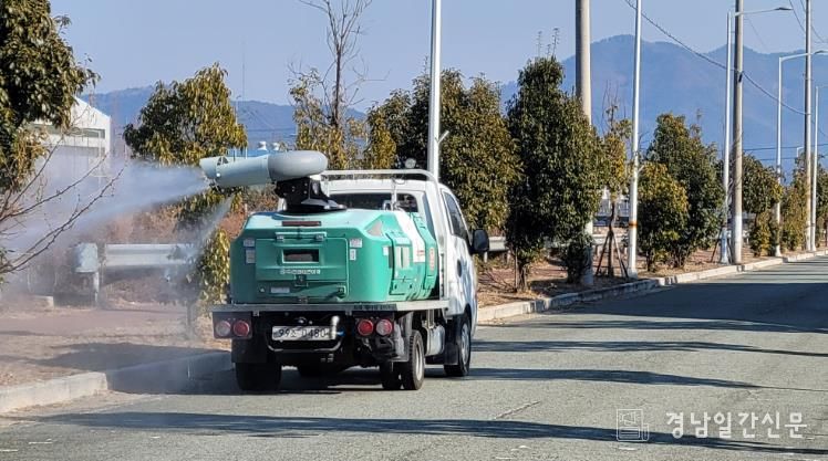 가금농장 방사사육 금지 행정명령-철새도래지 소독