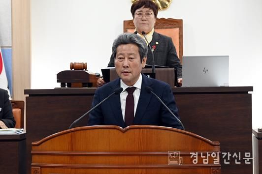 박종식 의원이 11월27일 열린 제289회 제2차 정례회 제2차 본회의에서 5분 자유발언을 실시하고 있다.