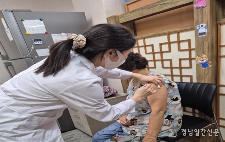 함안군, 12월에도 인플루엔자 환자 급증… 예방접종 서둘러야