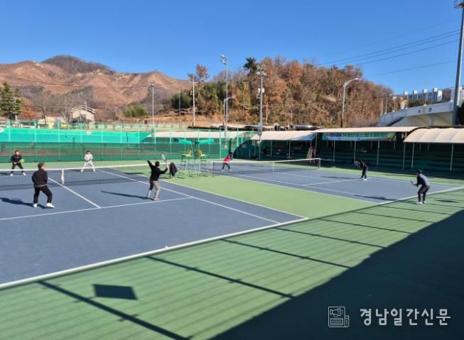 12월 6일 밀양시립테니스장에서 열린 제5회 밀양시장배 전국동호인 테니스대회