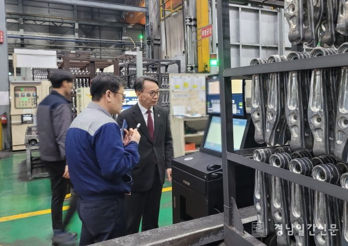 중소기업 현장을 찾은 김명주 경제부지사