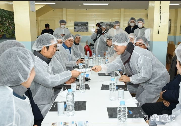 거제 찾은 정청래 민주당 대표 만나 지역 현안 건의