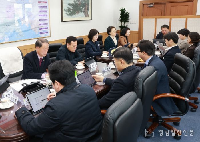 창원특례시의회, 2026년 첫 의장단 간담회 개최
