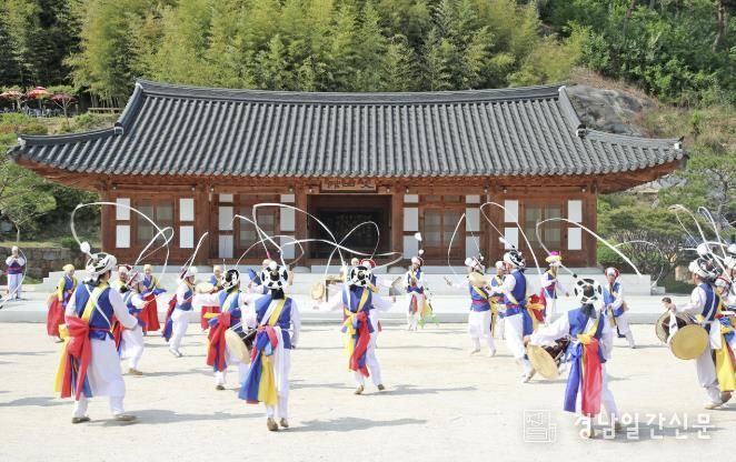 기산국악당에서 펼쳐지는 상설문화공연 모습