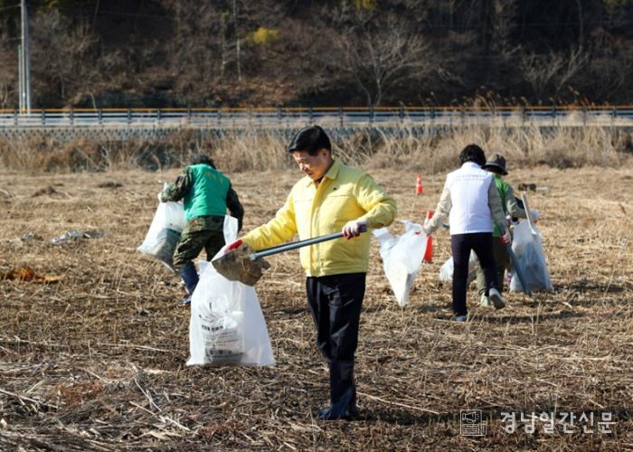 고성군, 5년째 이어온 마동호 습지 보전 활동 ‘군민과 함께하는 줍깅’ 개최