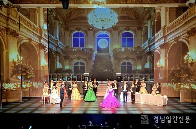 선정 공연 '라트라비아타' 사진