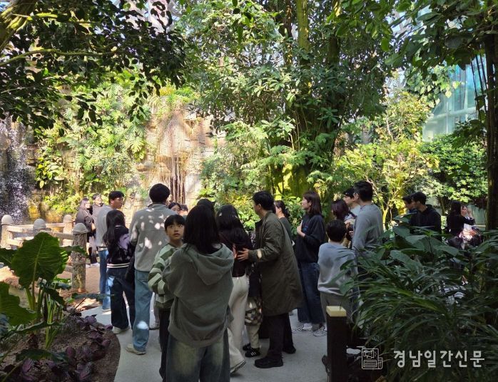 거제식물원, 2만 2천여 명 찾아 명절 대표 관광지 입증