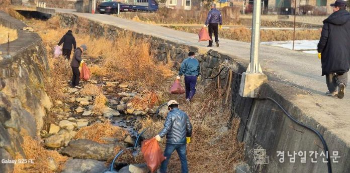 남해읍 신기마을 청년회, 설맞이 자체 정화활동