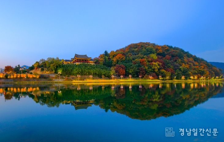 영남루와 밀양강 전경