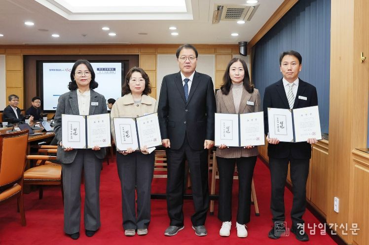 창원특례시, 2월『이달의 우수공무원』표창 수여