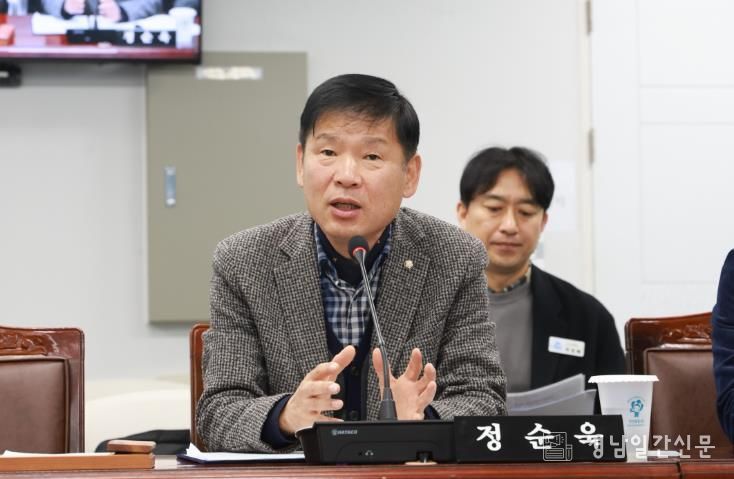 창원시의회 정순욱 의원 “창원 벚나무, 토종으로 지켜야”