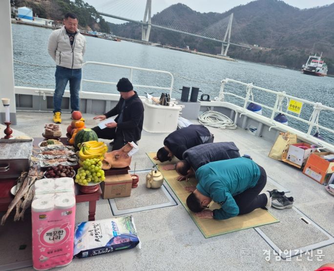 통영시, “사량산타호” 안전운항 기원 행사